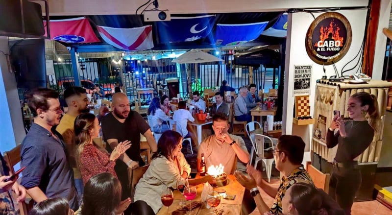 Platillos y ambiente en Cabo & El Fuego Smokehouse BBQ (1)