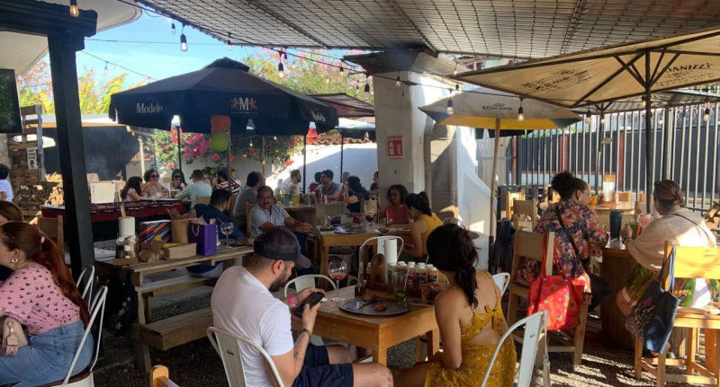 Platillos y ambiente en Cabo & El Fuego Smokehouse BBQ (2)