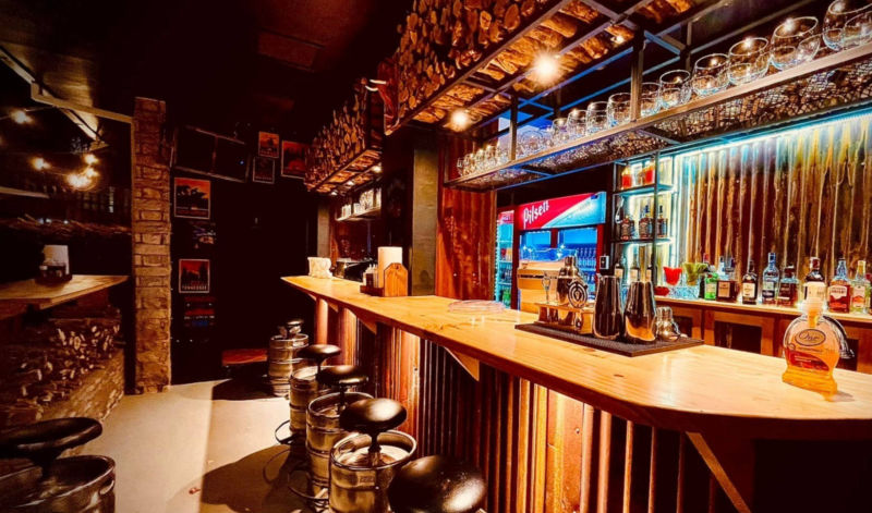 Platillos y ambiente en Cabo & El Fuego Smokehouse BBQ (6)