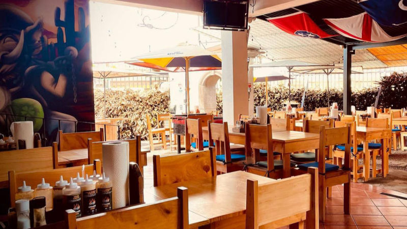 Platillos y ambiente en Cabo & El Fuego Smokehouse BBQ (7)