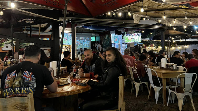 Platillos y ambiente en Cabo & El Fuego Smokehouse BBQ (8)