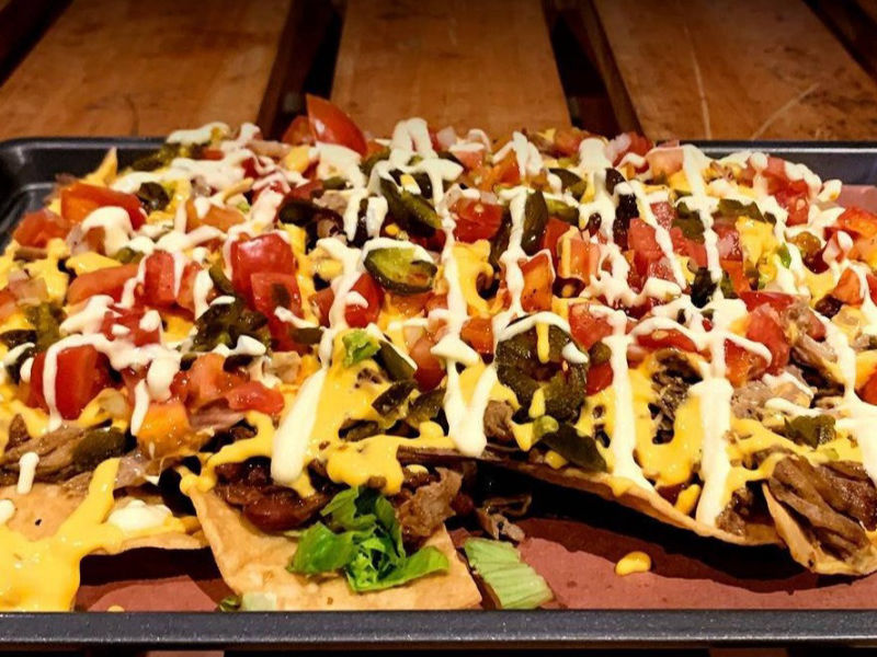 Platillos y ambiente en Cabo & El Fuego Smokehouse BBQ (6)